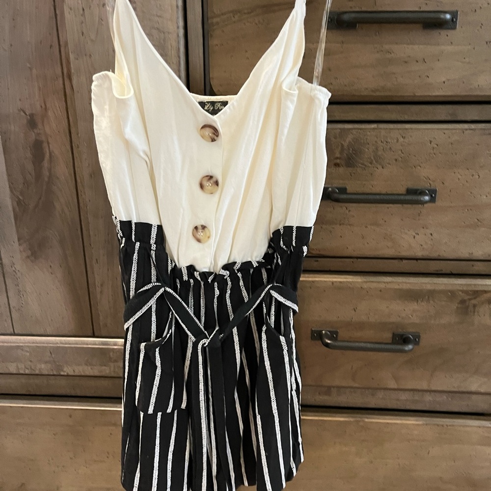 White & black linen romper size Medium
